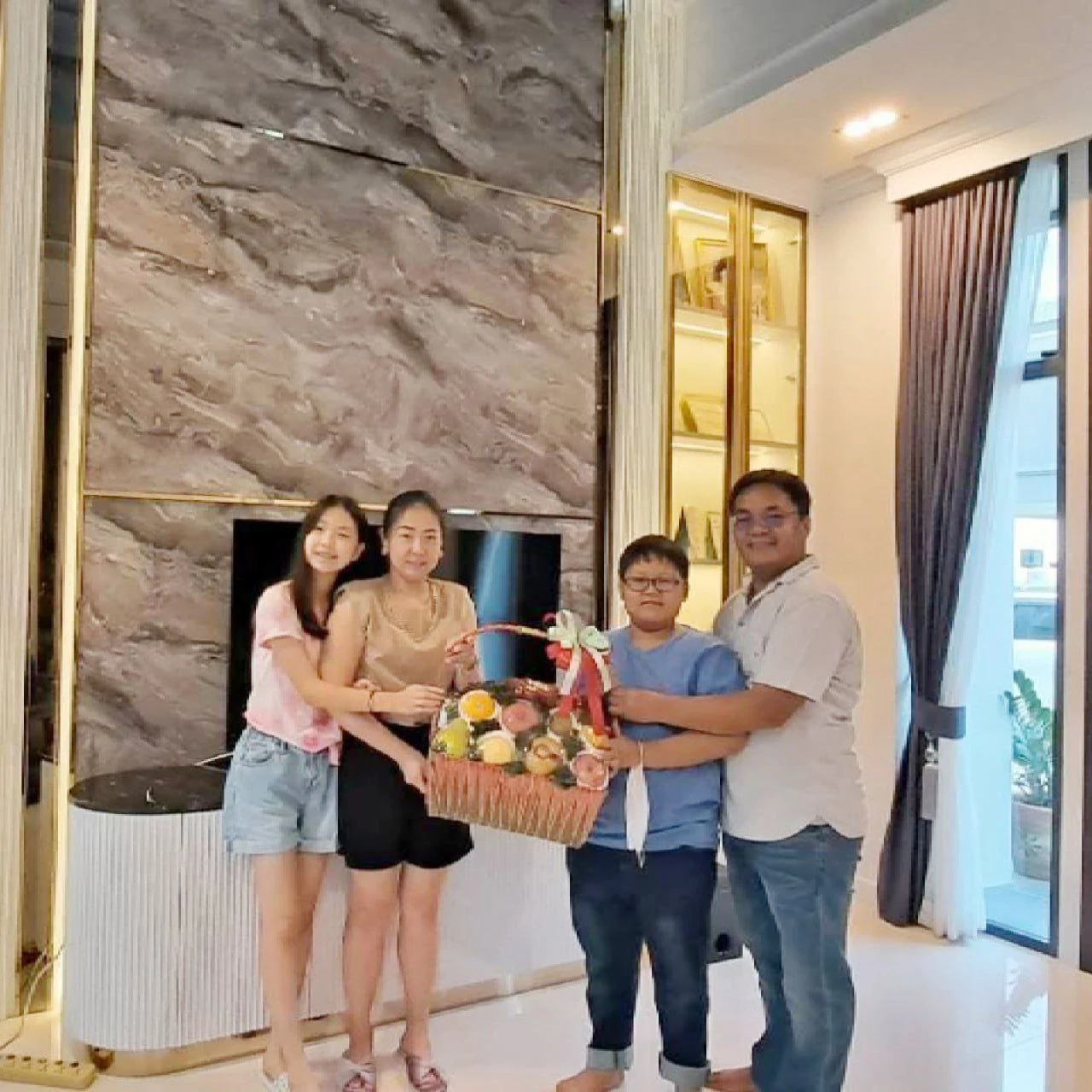 พี่ปอย & FAMILY